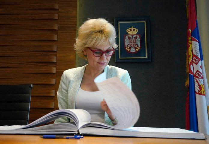 evo-kako-se-postaje-notar-u-srbiji:-koji-fakultet-mora-da-se-zavrsi-da-bi-se-doslo-do-ogromne-zarade