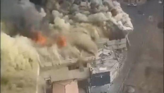 gori-ogromna-pijaca:-crni-dim-se-nadvio-nad-gradom-–-2.000-metara-u-plamenu-(video)