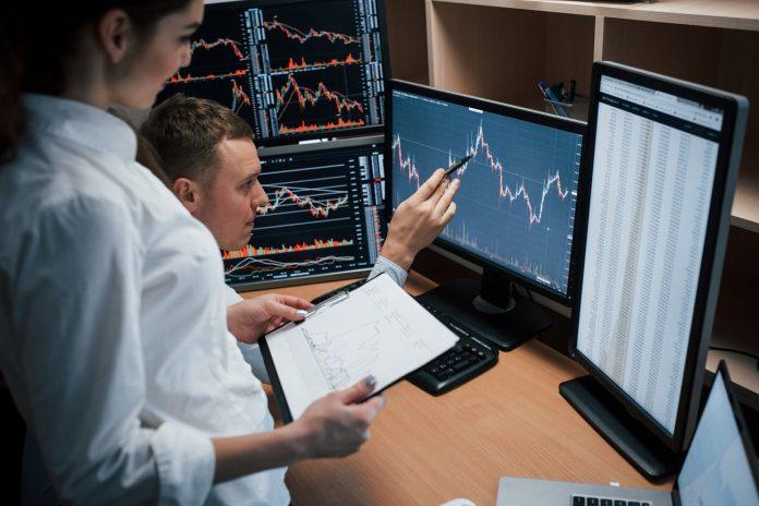 evropske-berze-beleze-rast-zahvaljujuci-trgovinskom-sporazumu-sad-i-indije,-cene-zlata-jacaju