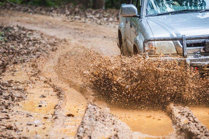 navigacija-ih-pogresno-navela,-ostali-zaglavljeni-u-blatu-usred-noci-drama-kod-ivanjice,-spasioci-odmah-izasli-na-teren