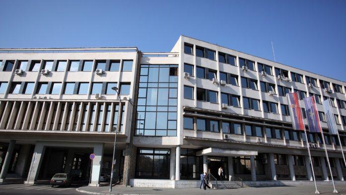 skupstina-novog-sada-usvojila-plan-izgradnje-crkve-na-limanu,-opozicija-napustila-sednicu