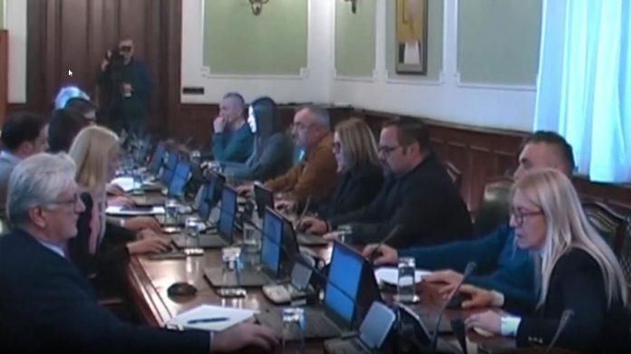 sednica-odbora-za-administrativno-budzetska-i-mandatno-imunitetska-pitanja:-bakarec-kaznjen-sa-10-odsto-plate-zbog-opomene-na-sednici-narodne-skupstine