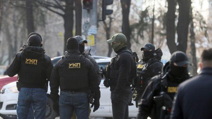 (video)-ko-stoji-iza-reketiranja-kafica-u-beogradu-kriminalni-klanovi-sve-vise-vrbuju-maloletnike:-“uvlace-decu-u-dugove,-pa-traze-da-za-njih-ubijaju”