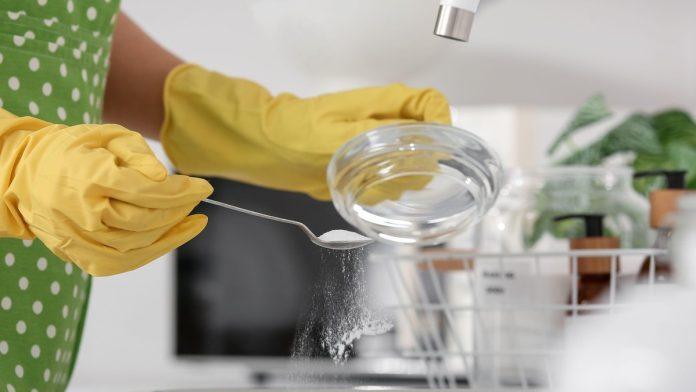 soda-bikarbona-moze-da-skloni-svaku-mrlju,-ali-ovo-nikada-ne-smete-da-cistite-njome