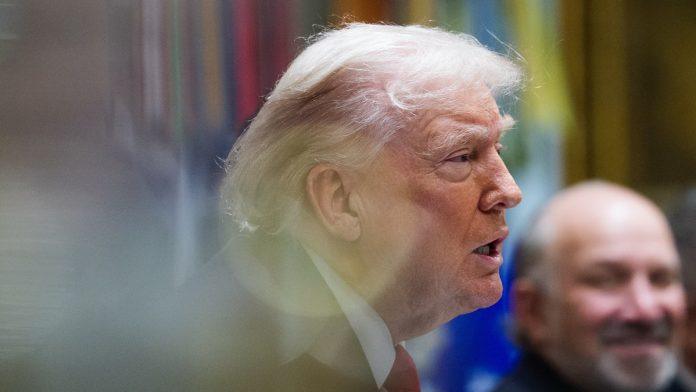 tramp-pravi-paravojsku:-svako-moze-da-se-prijavi,-obecan-bonus-cak-50.000-dolara!