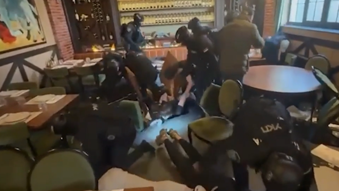 odreden-pritvor-reketasima-iz-vracarskog-klana-sejali-strah-po-beogradu,-palili-lokale-i-bacali-bombe:-policija-ih-pohapsila-u-poznatom-restoranu