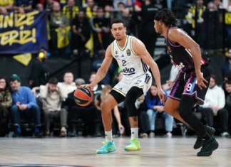 Фенербахче преживео минус 16 у Паризу и преокретом сачувао лидерско место Фенербахче-преживео-минус-16-у-Паризу-и-преокретом-сачувао-лидерско-место