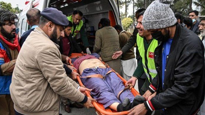 (video)-pokolj-u-punoj-dzamiji-eksplozija-tokom-molitve:-desetine-stradalih,-vise-od-80-povredenih,-uzasne-scene-iz-islamabada