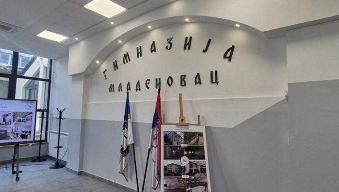 obisli-smo-gimnaziju-mladenovac:-ovako-izgleda-rekonstruisana-skola-koju-vucic-otvara-(video)