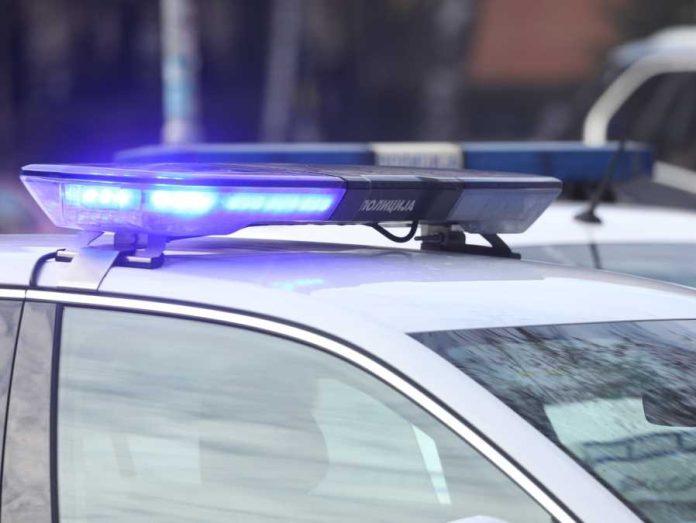 jos-jedan-napad-na-srpsku-policiju-u-kopnenoj-zoni-bezbednosti:-stabla-im-presekla-put,-usledila-je-kisa-metaka-iz-automatskog-oruzja-–-napadaci-pobegli-na-kim