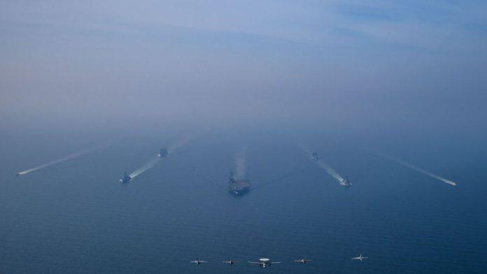 (foto)-vasington-upravo-poslao-jasnu-poruku!-mocna-flota-sad-vec-se-priblizava:-nakon-napetih-pregovora-tenzije-ne-prestaju-da-kljucaju