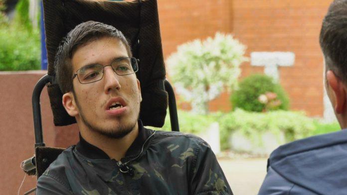 vezan-je-za-kolica,-a-u-indeksu-samo-desetke!-vanja-je-heroj-iz-cacka-–-najbolji-student-na-ftn-i-stipendista-univerziteta-u-kragujevcu