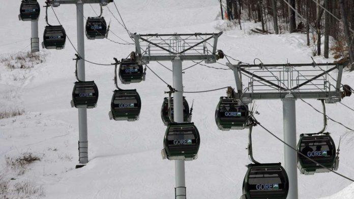 drama-u-ski-centru-zaustavilo-se-20-gondola,-67-ljudi-ostalo-zarobljeno:-akcija-spasavanja-na-21-metar-visine-traja-5-sati!