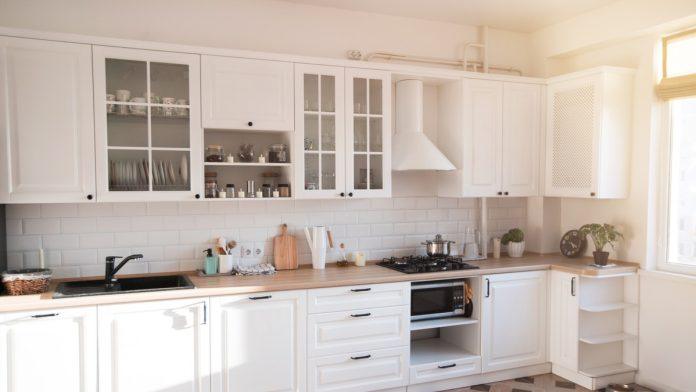 era-potpuno-belih-kuhinja-je-gotova!-pojavio-se-novi-trend:-sada-je-ovo-najtrazenije