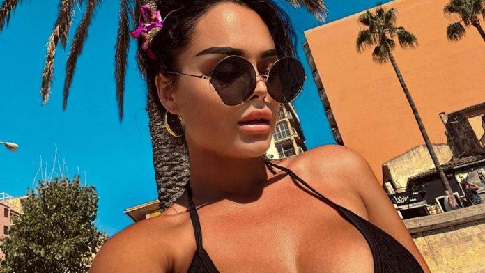 pevacica-se-borila-sa-kilogramima,-a-sad-se-pohvalila-bombasticnim-telom-u-bikiniju!-pokazala-rasne-obline,-a-ovako-je-pricala:-“dozivela-sam-da-me-pitaju-na-sta-licim”