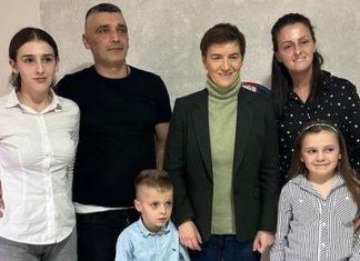 BRNABIĆ U POSETI PORODICI PREMOVIĆ U RUSKOM KRSTURU: Nastavićemo da jačamo pronatalitetnu politiku i podržavamo mlade bračne parove brnabic-u-poseti-porodici-premovic-u-ruskom-krsturu:-nastavicemo-da-jacamo-pronatalitetnu-politiku-i-podrzavamo-mlade-bracne-parove