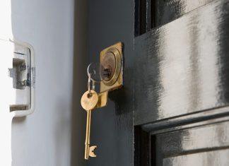 Ovo su najgora mesta na kojima možete ostaviti rezervni ključ – postoje mnogo bolje opcije ovo-su-najgora-mesta-na-kojima-mozete-ostaviti-rezervni-kljuc-–-postoje-mnogo-bolje-opcije