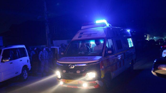 urusila-se-zgrada,-vise-od-20-osoba-zarobljeno-uzas-u-indiji:-osam-ljudi-spaseno,-dvoje-u-teskom-stanju,-sve-vrvi-od-policije-i-hitne-pomoci