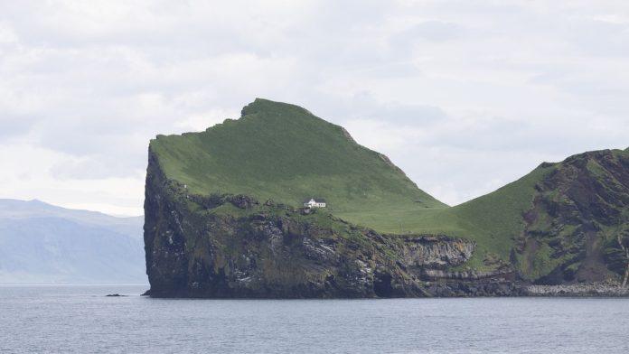 najizolovanija-kuca-na-svetu-decenijama-fascinira-javnost,-a-sada-je-otkriveno-i-kako-izgleda-unutra:-niko-nije-ocekivao-da-je-ovako-opremljena-(foto)