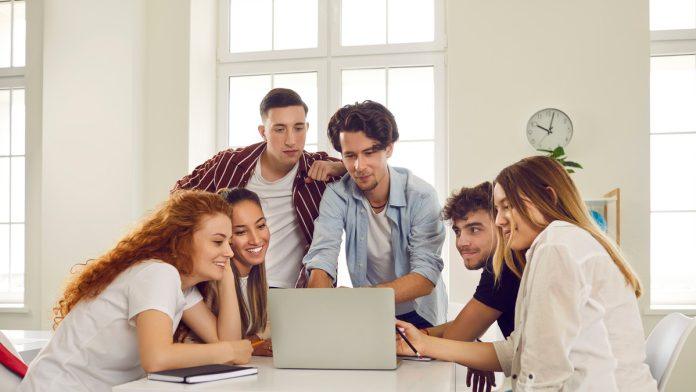 ovih-6-poslova-su-zanimanja-buducnosti:-industrije-vape-za-njima-i-u-2026,-evo-koje-vestine-su-potrebne