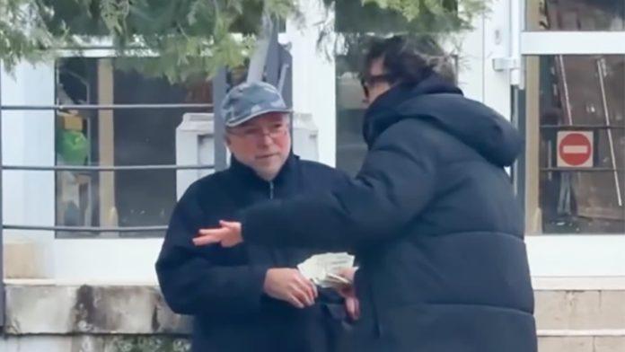 pancevo-ima-heroja:-nikola-prodaje-cvece-na-ulici,-a-njegov-gest-ostavio-sve-bez-reci!-poznati-humanitarac-luka-ovim-videom-odusevio-srbiju-(video)
