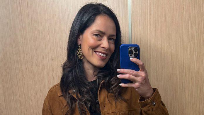 ana-ivanovic-u-minjaku-i-stiklama,-svi-gledaju-u-duge-noge-opalila-selfi-i-ovako-izasla-iz-kuce,-komentari-pljuste:-“blistas”