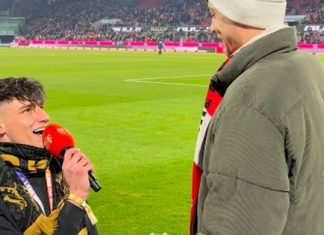 Zaprosio dečka na fudbalskom stadionu, a sada je brutalno pretučen! zaprosio-decka-na-fudbalskom-stadionu,-a-sada-je-brutalno-pretucen!