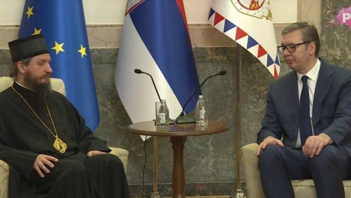 vucic-dobija-orden-za-dobrocinstvo:-predsednik-sa-episkopom-bihacko-petrovackim-sergijem-(video)