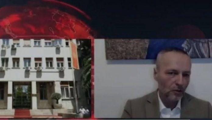 blokaderi-se-hvataju-za-milove-medije:-nemocni-potiv-vucica,-sire-lazi-putem-crnogorskih-glasila-(video)