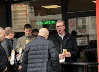 TVITERAŠI PROZIVAJU BLOKADERE: Ovako blokaderi reaguju kad vide da je Vučić bio u Novom Sadu (VIDEO) tviterasi-prozivaju-blokadere:-ovako-blokaderi-reaguju-kad-vide-da-je-vucic-bio-u-novom-sadu-(video)