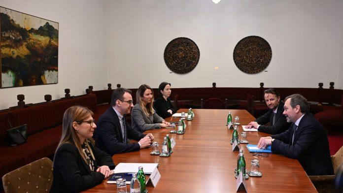 petkovic-preneo-ziofreu-da-ce-primena-pristinskih-zakona-naskoditi-srbima-na-kim-(foto)