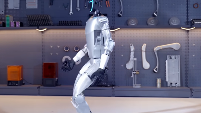 kineski-humanoidni-robot-prvi-na-svetu-koji-je-presao-130.000-koraka-u-minus-47°c