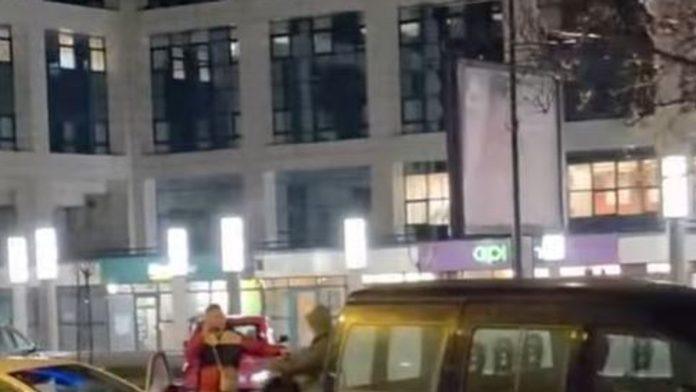 (foto)-tezak-lancani-sudar-u-novom-sadu-vozilo-auto-skole-potpuno-razlupano:-stvaraju-se-velike-guzve