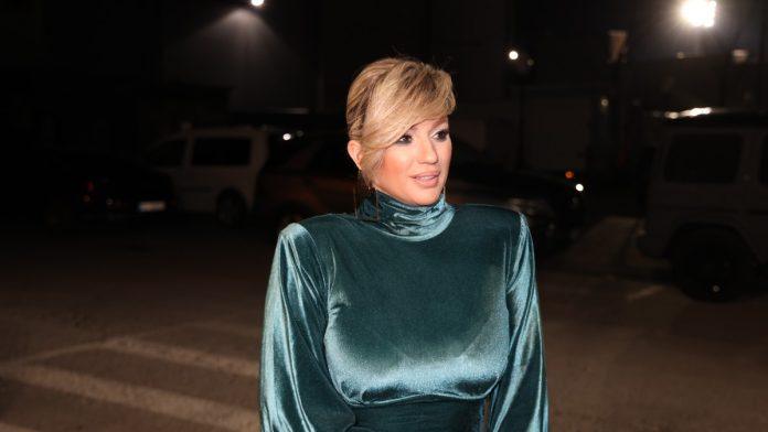 ana-kokic-se-zbunila-na-pitanje-o-cedi-i-aci-“par,-kako-to-mislite?”,-prokomentarisala-politicara-i-njegovog-cimera:-“privlace-paznju”-(video)