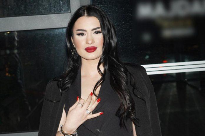 mlati-pare,-a-ne-raspolaze-svojim-novcem!-sok-ispovest-mlade-pevacice!