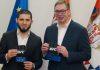 VUČIĆ SA ISLAMOM MAHAČEVIM: Rukavice koje mi je poklonio su iz njegove poslednje borbe, kada je postao dvostruki šampion (FOTO) vucic-sa-islamom-mahacevim:-rukavice-koje-mi-je-poklonio-su-iz-njegove-poslednje-borbe,-kada-je-postao-dvostruki-sampion-(foto)