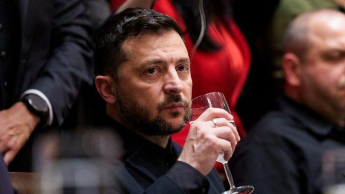 zelenski-ipak-pristao-na-izbore-i-referendum?!-tramp-zestoko-pritisnuo-ukrajinskog-predsednika:-ovo-je-jedini-covek-koji-moze-da-ga-pobedi