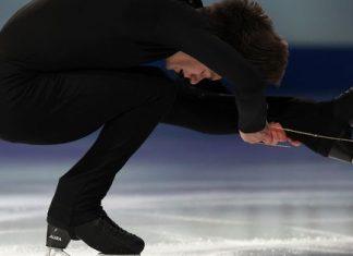 Emotivan nastup olimpijca posvećen stradalim roditeljima: Maksim ispunio zajednički san i porukom rasplakao ledenu dvoranu emotivan-nastup-olimpijca-posvecen-stradalim-roditeljima:-maksim-ispunio-zajednicki-san-i-porukom-rasplakao-ledenu-dvoranu