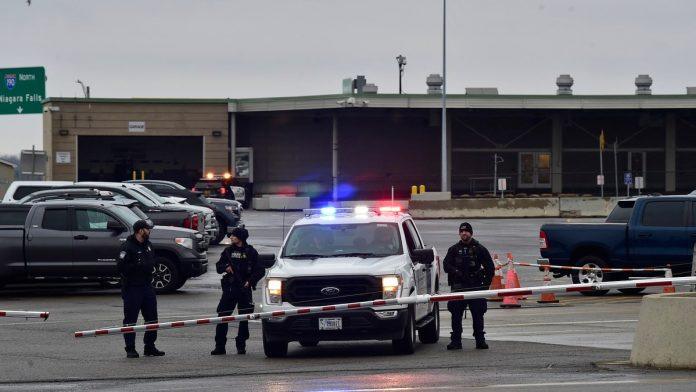 jedno-telo-nadeno-na-stepenistu,-druga-u-biblioteci-novi-detalji-masakra-u-skoli-u-kanadi:-ubijena-i-porodica-osumnjicenog