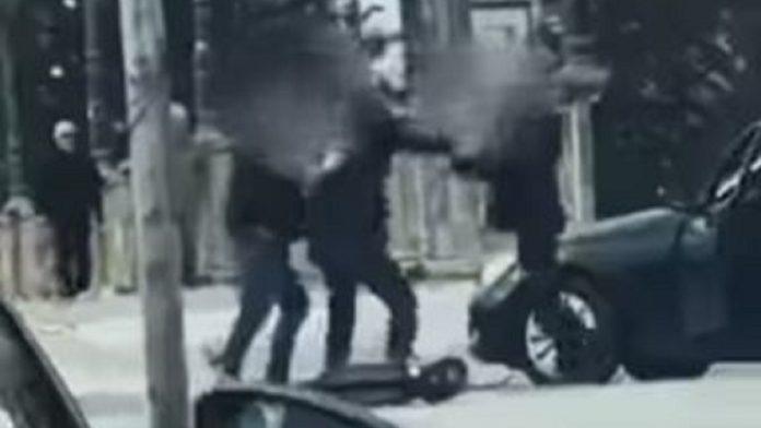 (video)-prvo-se-posvadali,-pa-poletele-pesnice-haos-u-centru-skoplja:-prolaznici-u-soku,-a-razlog-je-bizaran