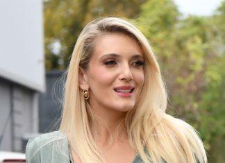 (FOTO) USRED SKANDALA SA OŽENJENIM MUŠKARCEM Trudna Nikolina Kovač podelila fotografiju Milice Todorović i sina Bogdana (foto)-usred-skandala-sa-ozenjenim-muskarcem-trudna-nikolina-kovac-podelila-fotografiju-milice-todorovic-i-sina-bogdana