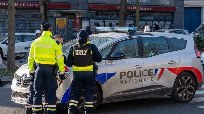 policija-u-francuskoj-zaustavila-vozaca-kamiona-iz-srbije,-pa-zanemela-od-soka!-pronasli-mu-15-torbi,-a-ono-sto-je-nosio-u-njima-vredi-cak-4-miliona-evra!