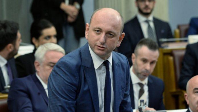 knezevic:-satlerovi-poslusnici-mi-zameraju-prijateljstvo-sa-vucicem