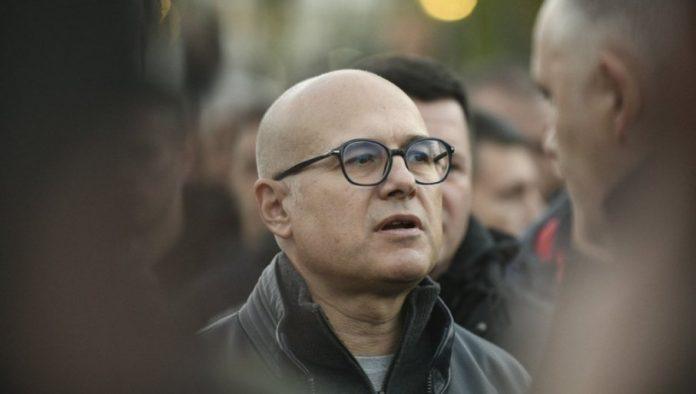 “samo-on-zna-kako-mu-je”-oglasio-se-vucevic-nakon-monstruoznog-napada-na-vucicevu-decu:-samo-bolesni-umovi-ovo-rade!