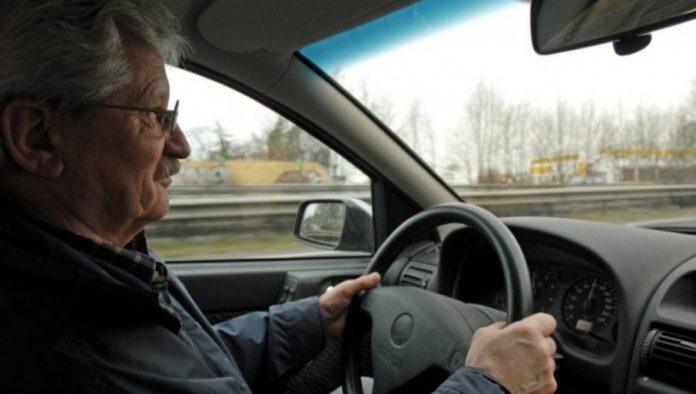 ova-cetiri-dokumenta-morate-da-imate-u-automobilu:-jedan-nikako-ne-ostavljate-kada-izadete-iz-vozila