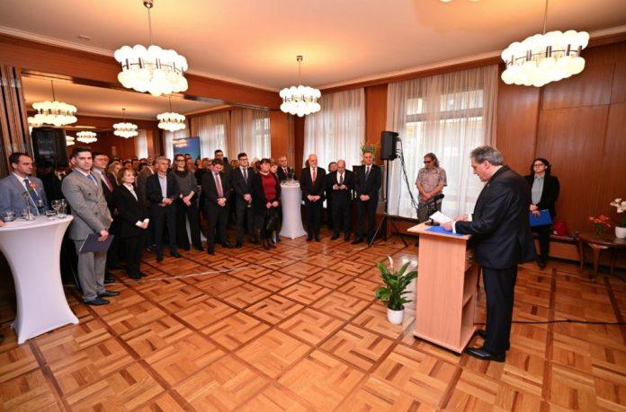 “svajcarska-i-srbija-nisu-samo-zemlje-koje-saraduju-–-to-su-drustva-koja-se-razumeju”:-dan-drzavnosti-obelezen-u-nasoj-ambasadi-u-bernu-(foto/video)