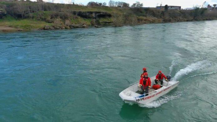 devojka-sa-mosta-sletela-u-nabujalu-reku,-pronaden-prvi-trag!-roniocima-potragu-otezava-ovo