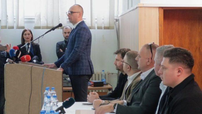 “nikad-teza-situacija-za-srpski-narod”-igor-simic:-potezima-pristine-ugrozeno-80-odsto-ljudi-na-kim