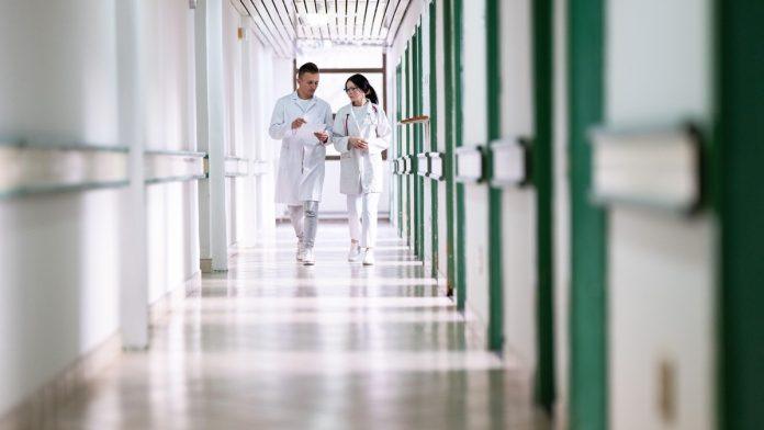 njima-ai-nista-ne-moze:-ovo-je-10-najbrze-rastucih-poslova-u-zdravstvu-–-neki-placeni-sestocifreno