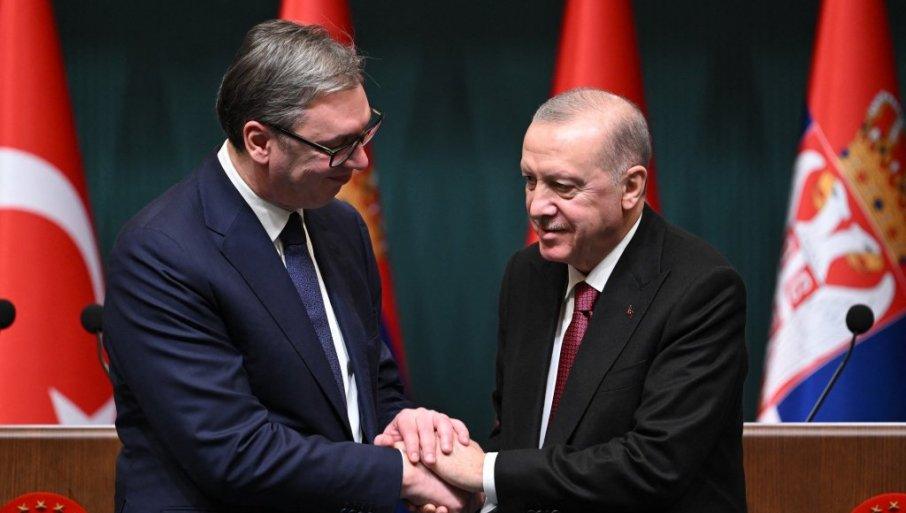 vucic-i-erdogan-na-svim-naslovnim-stranama-turskih-medija:-ogromno-interesovanje-javnosti-za-posetu-predsednika-srbije-(foto) vucic-i-erdogan-na-svim-naslovnim-stranama-turskih-medija:-ogromno-interesovanje-javnosti-za-posetu-predsednika-srbije-(foto)